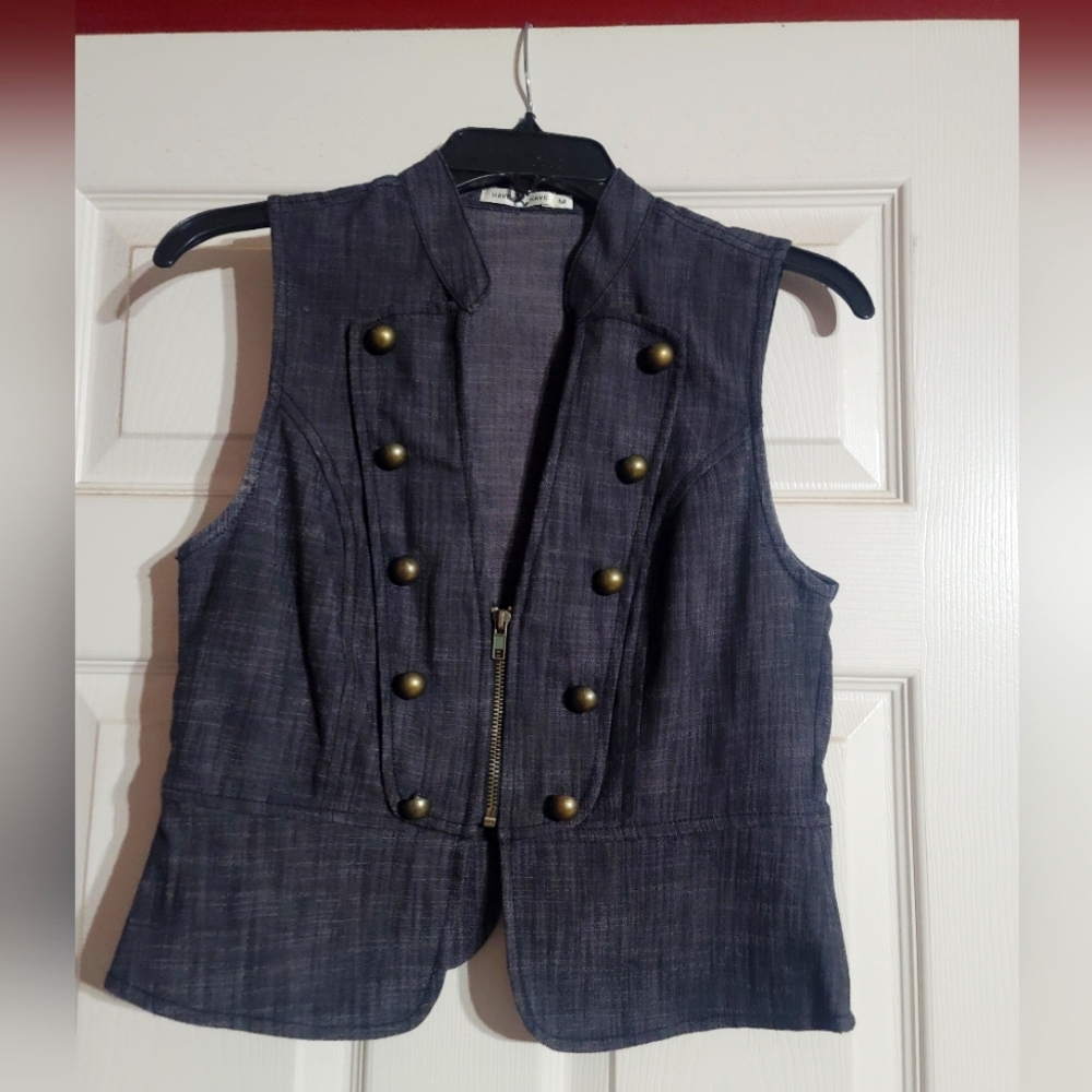 A Vest used Size M